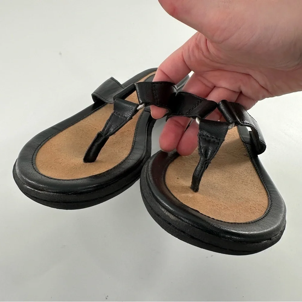 Boc born concepts size 8 black faux leather vegan thong flip flops